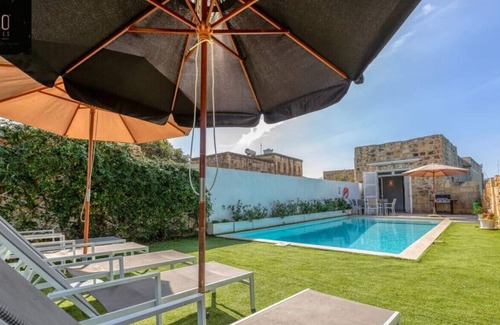 San Lawrenz Otro | Sunny side spacious Villa with private Pool & WIFI