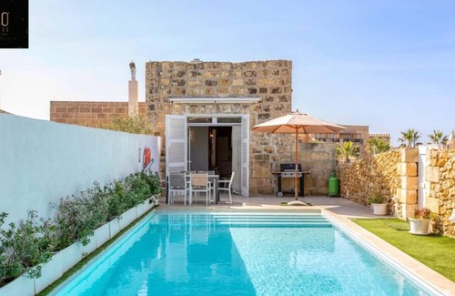 San Lawrenz Otro | Sunny side spacious Villa with private Pool & WIFI