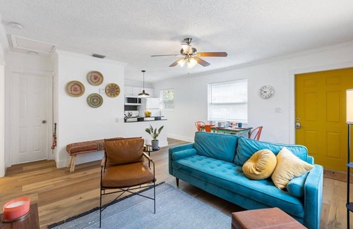 Sailboat Bend Condominio | Sunny Side Stay Condo- 2 bed 1 bath Near Riverwalk