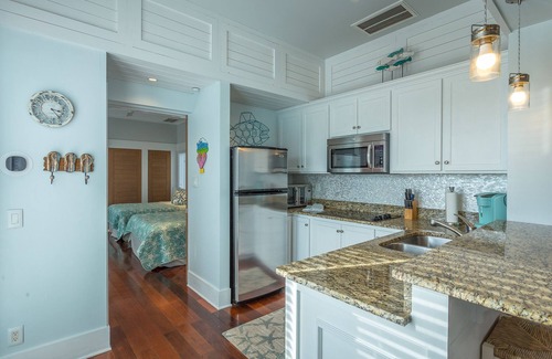 Carrabelle Cabaña | Sunny Side Up 1br/1ba less than 5 min. to beach!