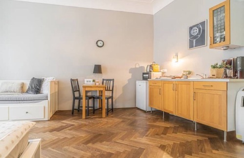 Hradcany Apartamento | ❤️ ☀️ Sunny Studio Near Castle & 3 Min Walk to Charles Bridge 🏰🌉"