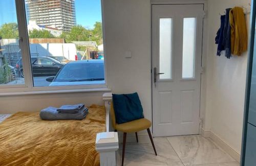 Brislington Apartamento | Sunny Studio with Parking and Private Entrance