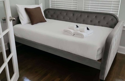 East Albany Park Apartamento | Sunny & Stylish 2BR S