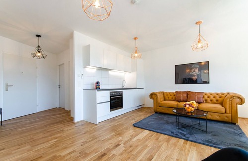 Leopoldstadt Apartamento | Sunny & Stylish | 5★ Location, ♛ King Bed, Balcony