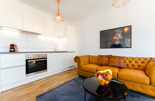 Leopoldstadt Apartamento | Sunny & Stylish | 5★ Location, ♛ King Bed, Balcony