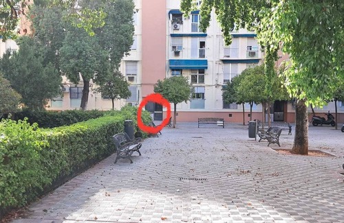 San Pablo A y B Apartamento | Sunny & stylish handmade home. WI-FI, a/c and free parking on the street.