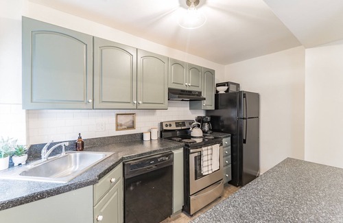 Roxborough-Manayunk Casa | Sunny & Stylish Manayunk Cottage