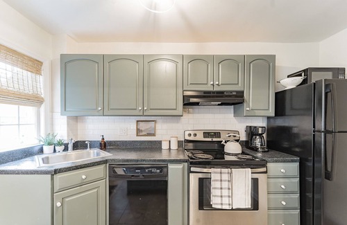 Roxborough-Manayunk Casa | Sunny & Stylish Manayunk Cottage