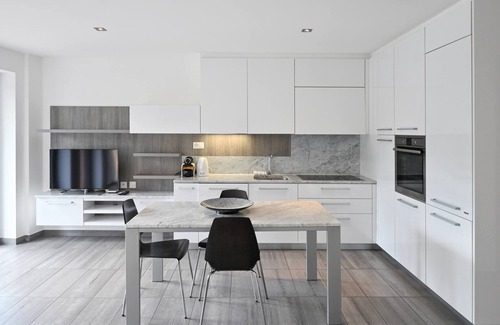 Melide Apartamento | Suite soleada con vista al lago