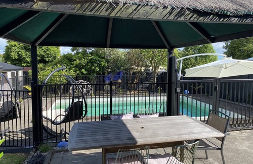 Welcome Bay Casa | Soleada casa veraniega con gran piscina