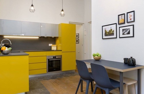 Tel Aviv City Center Apartamento | Tel Aviv Magic - 2-BR Stylish Home with Garden!