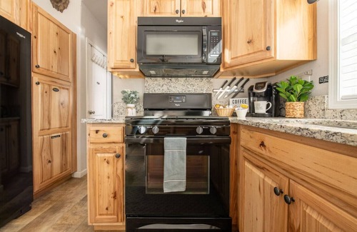 Woodland Park Casa | Sunny Tiny Haven | BBQ, Fresh Vibes & Peak Views