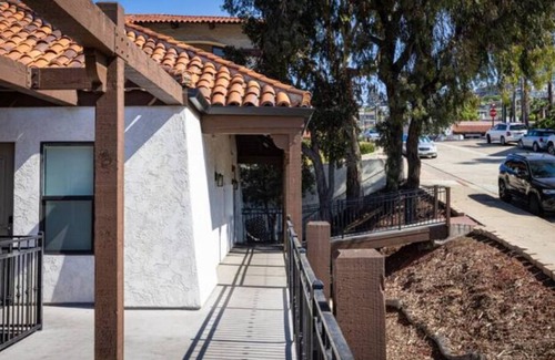 Mission Hills Casa | Sunny Top Floor Old Town Studio by SeaWorld + All