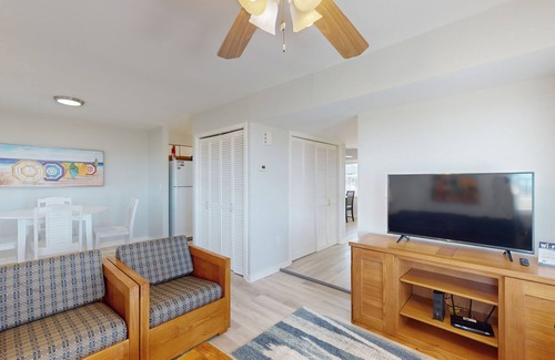 Buxton Casa | Sunny townhouse w/ ocean view, private W/D, central AC, and pool access