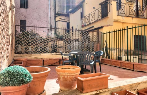 Repubblica Apartamento | Sunny Trevi house with cute terrace and A/C !