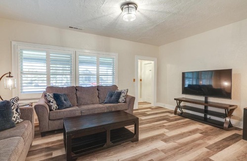 Turlock Casa | Sunny Turlock Cottage Walk to Downtown!