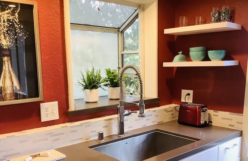 San Anselmo Casa | Sunny Two- Bedroom apartment in Amazing Location