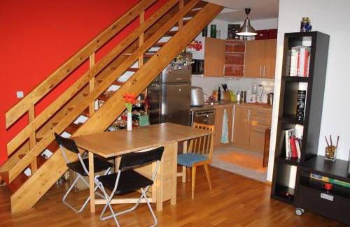 Prague 14 Apartamento | Sunny Two-story Apartment Kyje
