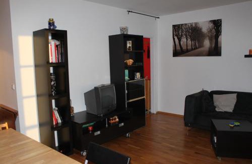 Prague 14 Apartamento | Sunny Two-story Apartment Kyje