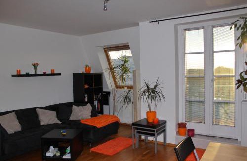 Prague 14 Apartamento | Sunny Two-story Apartment Kyje