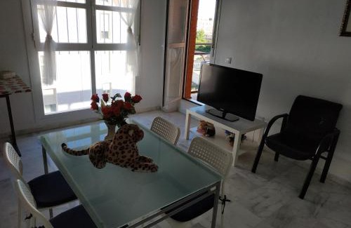 Sevilla Este Apartamento | Sunny view Apartment with Five Beds check out 2 pm
