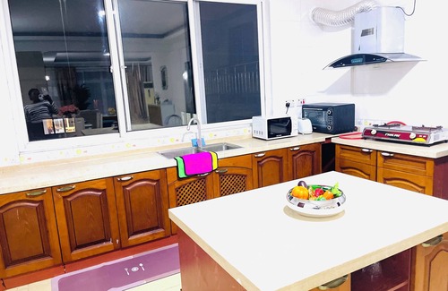 Mikocheni Apartamento | Sunny Waterfront Apartment