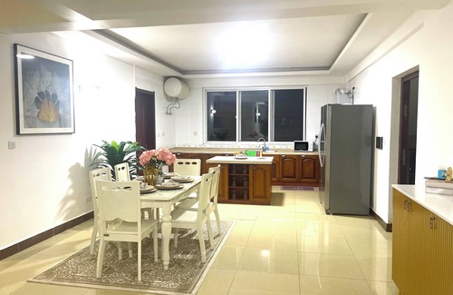 Mikocheni Apartamento | Sunny Waterfront Apartment
