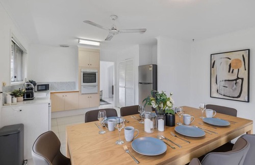 Sunnybank Casa | Sunnybank Dual Stay: 4BR Home + Studio, Sleeps 12