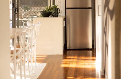 Sunnybank Apartamento | Sunnybank Family 4BR Home | Walk to Plaza & Dining