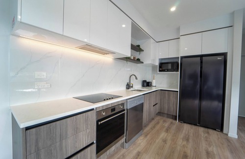 Sunnyhills Casa | Sunnyhills Viewside Town House | Wi-Fi & Netflix