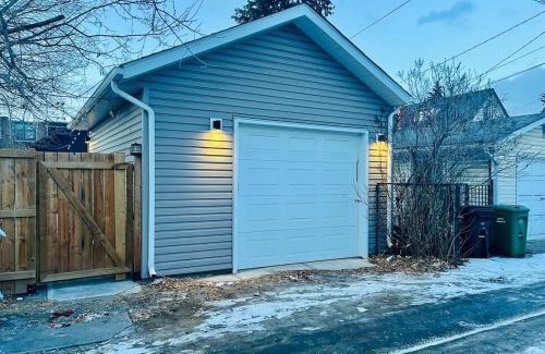 Sunnyside Apartamento | Sunnyside 3 bdrm Trendy Kensington AC Garage