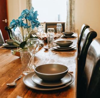 Brecon Casa | Sunnyside farmstay & hottub near Brecon Beacons sleeps 8