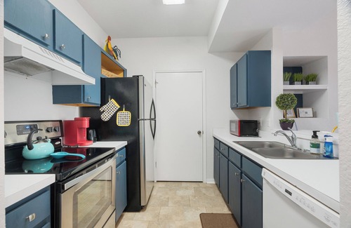 Temple Terrace Condominio | Sunnyside Oasis, Cozy & Convenient