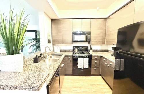 Marina del Rey Apartamento | Sunnyside Up! Gorgeous Pool View with Balcony