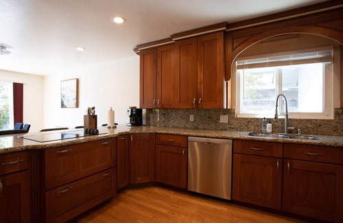 Sunnyvale West Casa | Sunnyvale 3BR w/ Backyard, nr Nature & Entertainment, by Blueground