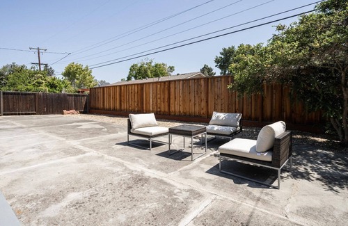 Sunnyvale West Casa | Sunnyvale 3BR w/ Backyard, nr Nature & Entertainment, by Blueground