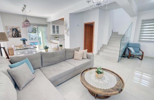 Paralimni Villa | SunnyVillas: 3BR Super Cozy Villa☆Private Pool☆BBQ - Villa Falcon