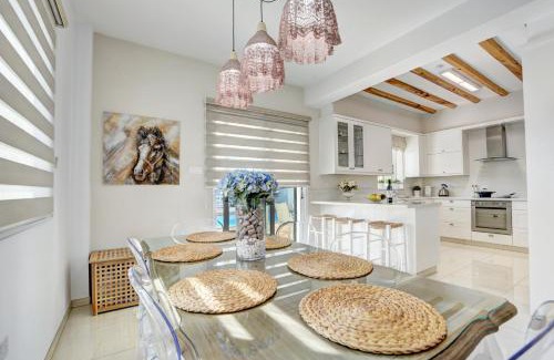 Paralimni Villa | SunnyVillas: 3BR Super Cozy Villa☆Private Pool☆BBQ - Villa Falcon