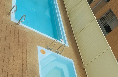 Surfers Paradise Apartamento | Sunrise Apt 3 · Bright 1BR · Upstairs · Pool View