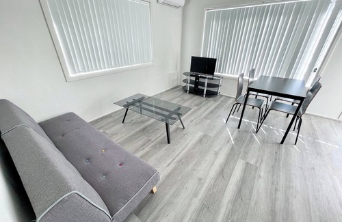 Surfers Paradise Apartamento | Sunrise Apt 3 · Bright 1BR · Upstairs · Pool View