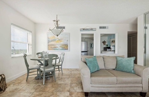 South Patrick Shores Apartamento | Sunrise at the Beach: 2BR Apt with Scenic Views!