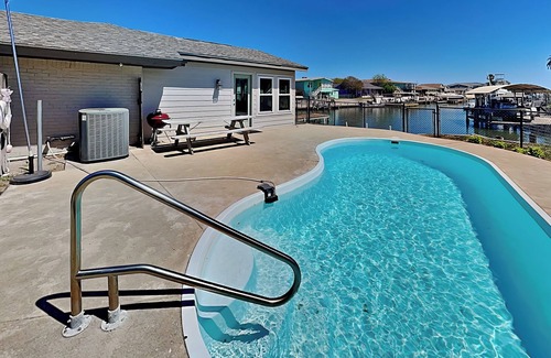 Palm Harbor Cabaña | Sunrise Bay