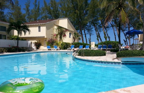 Paradise Island Condominio | Sunrise Beach Club # 1, piscina, parrilla de barbacoa, sillas de playa. Directamente en la playa!