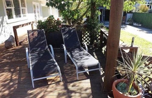 Rarangi Casa | Sunrise Beach House - Rarangi Holiday House