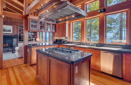 Tahoe Woods Casa | Sunrise by Sunnyside - Lakefront - TLUXP