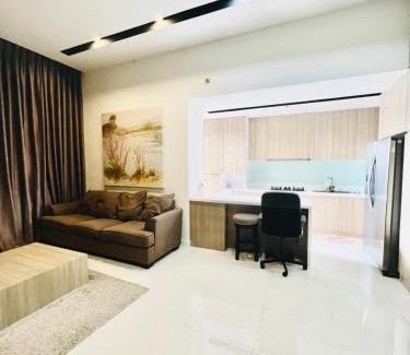 Tan Qui Dong Apartamento | Sunrise City 1 phòng ngủ view hồ bơi
