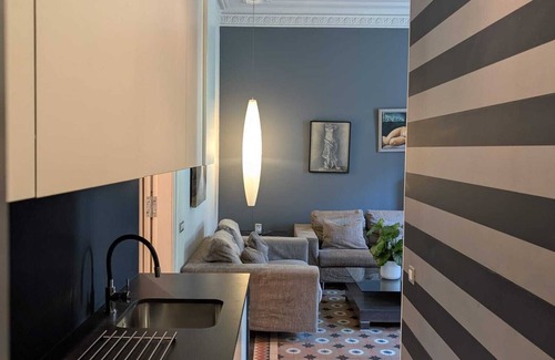 Dreta de l'Eixample Apartamento | SweetHomeBarcelona Quiet 2 Bed in Central Barcelona with charming period balcony