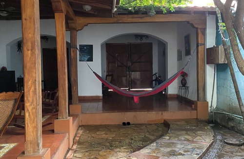 Leon Casa | Sunrise Guest House: Cozy rooms, Spanish lessons, tours, and shuttles in León.