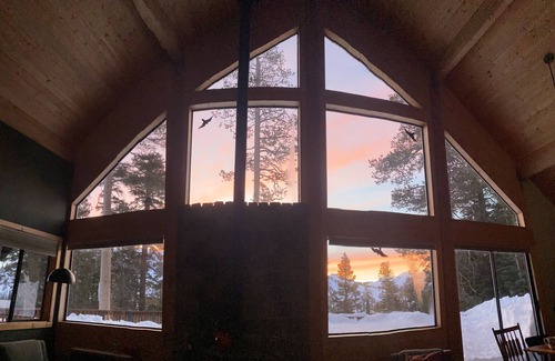 West Meadows Chalet De Esquí | Sunrise Kirkwood Chalet with Red Cliffs View
