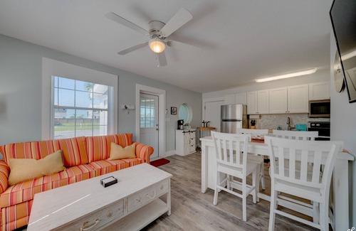 Bid-a-wee Beach Cabina | SUNRISE ON MILLCOLE-Newly Renovated 2/2 one block to beach